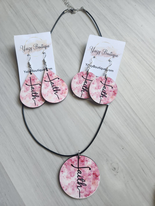 Ensemble de boucles d'oreilles et collier faits main Pink Clouds