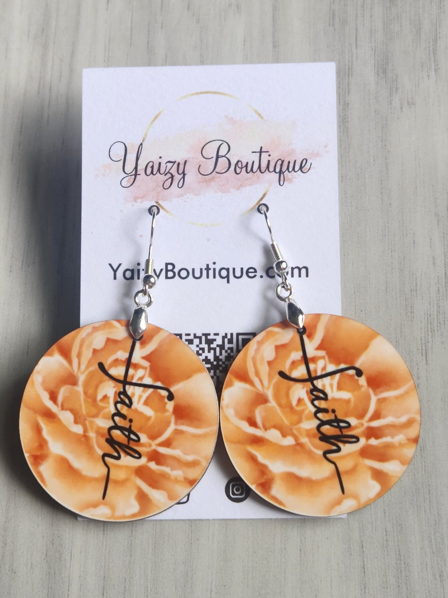 Boucles d'oreilles faites main en forme de fleur d'oranger